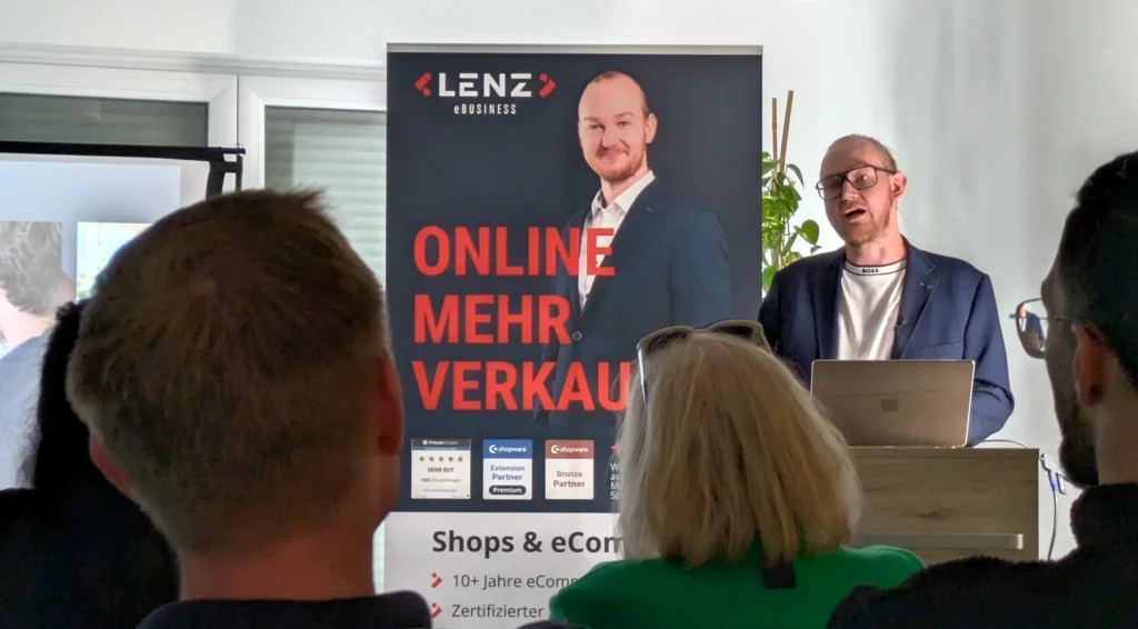 Sebastian LENZ spricht vor Publikum im Seminarraum in Auggen über Wissensmanagement